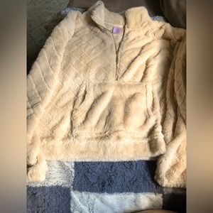 No Boundaries teenage sweatshirt